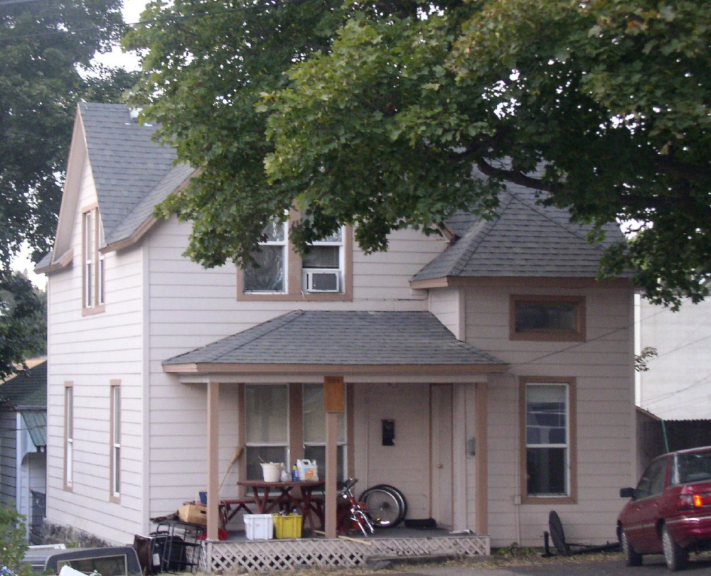 Permalink to 355 NE KAMIAKEN ST